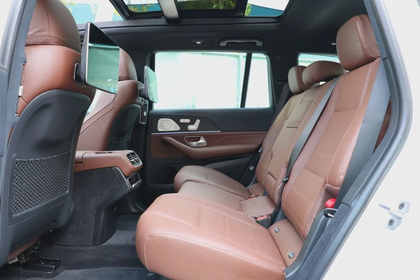 MERCEDES-BENZ GLS450-4MATIC-2024-13000KM-GCC SPECS-UNDER WARRANTY-NIGHT PACKAGE