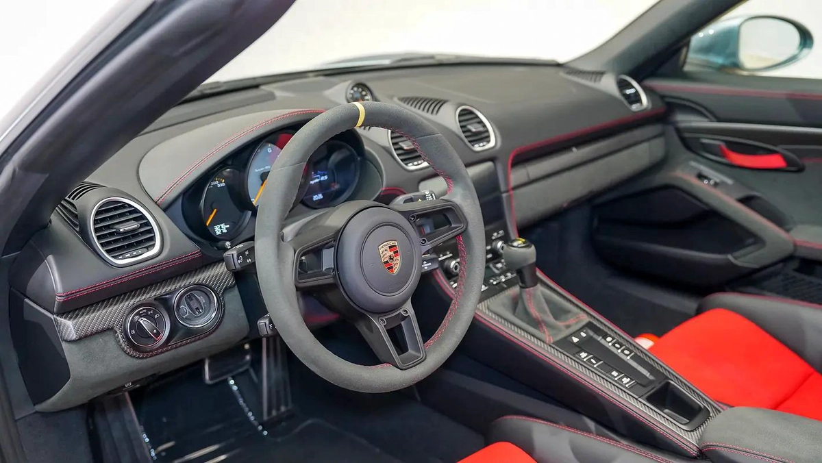 Porsche 718 Cayman GT4 RS-7-7