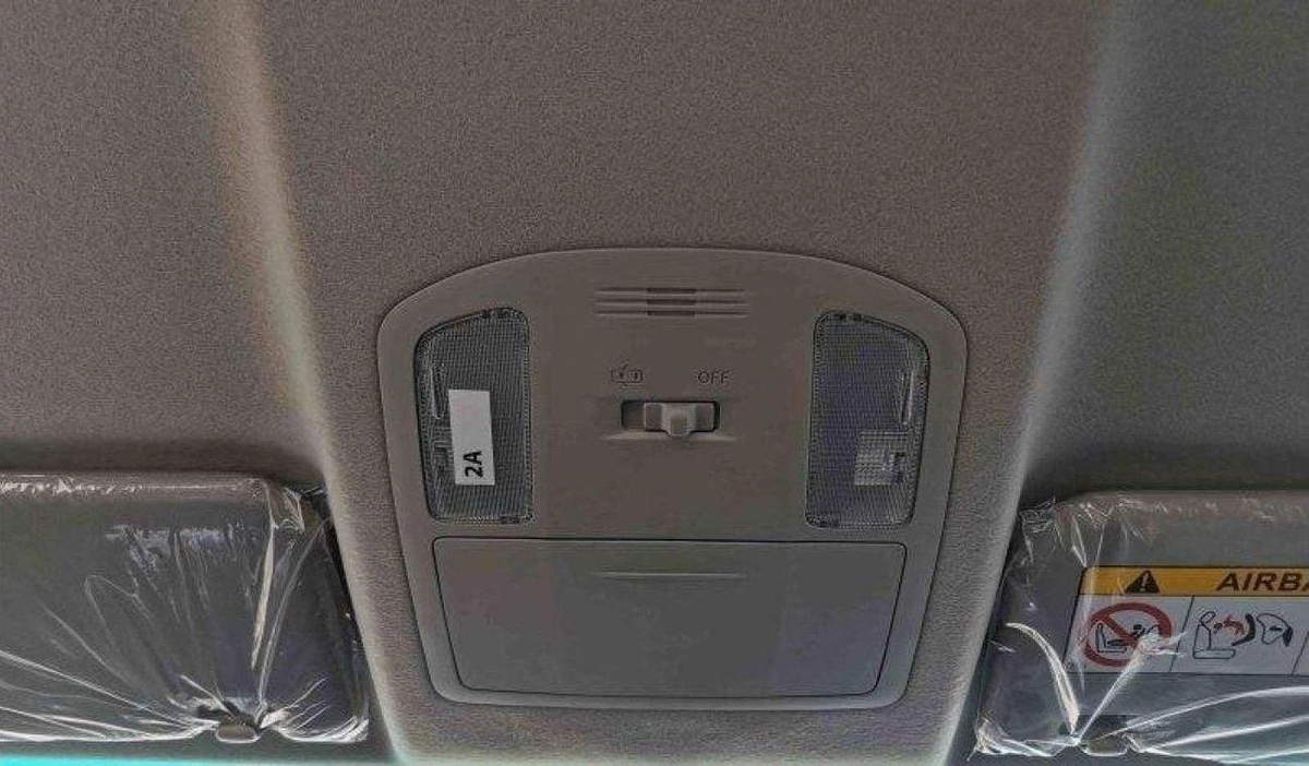 Toyota Hilux Toyota Hilux 2.4L Diesel MT Mid Option 2025-17-0