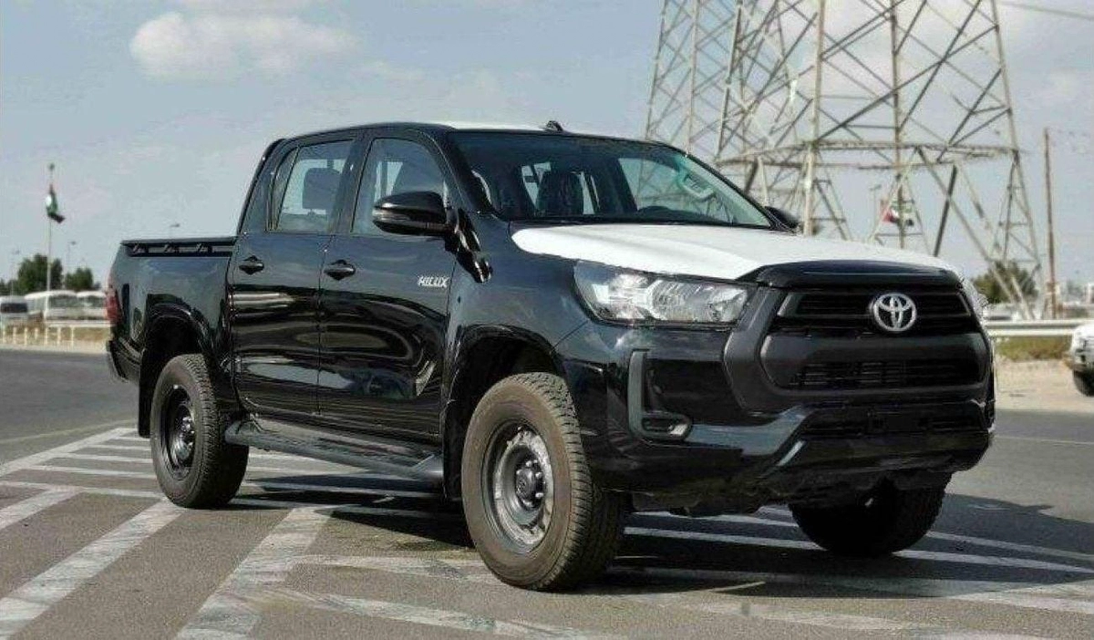 Toyota Hilux Toyota Hilux 2.4L Diesel MT Mid Option 2025-2-0