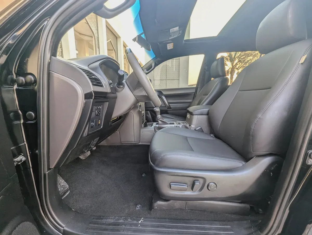 Toyota Prado VXR V6 4.0L Full Option | GCC Specs | Excellent Condition |