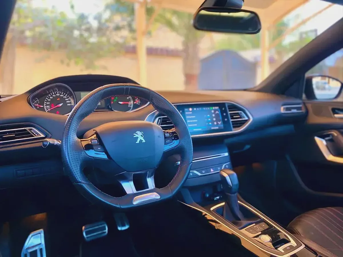 2018 PEUGEOT 308 GT LINE || GCC || FULL OPTION PANORAMA || FULL SERVICE HISTORY || PRISTINE CONDTION-11-11
