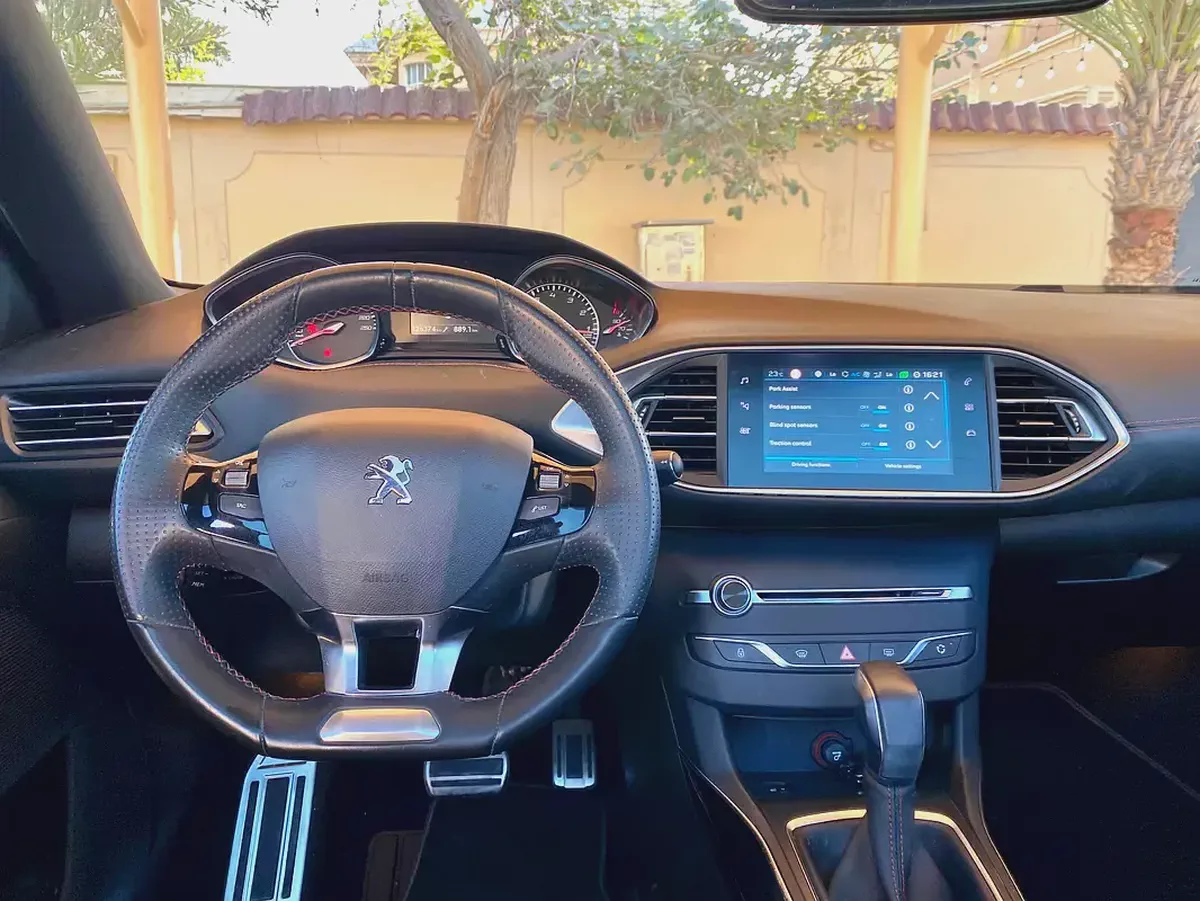 2018 PEUGEOT 308 GT LINE || GCC || FULL OPTION PANORAMA || FULL SERVICE HISTORY || PRISTINE CONDTION-15-15