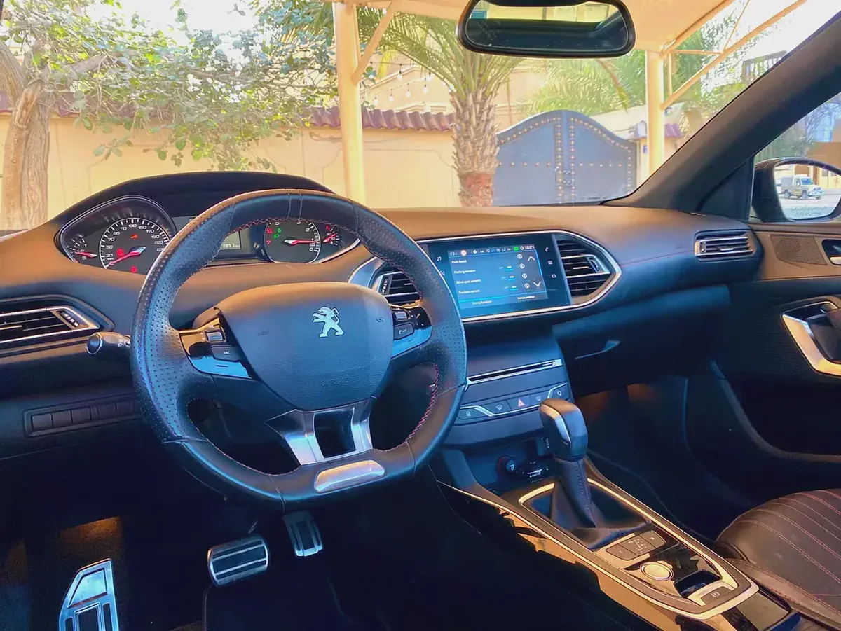 2018 PEUGEOT 308 GT LINE || GCC || FULL OPTION PANORAMA || FULL SERVICE HISTORY || PRISTINE CONDTION-17-17