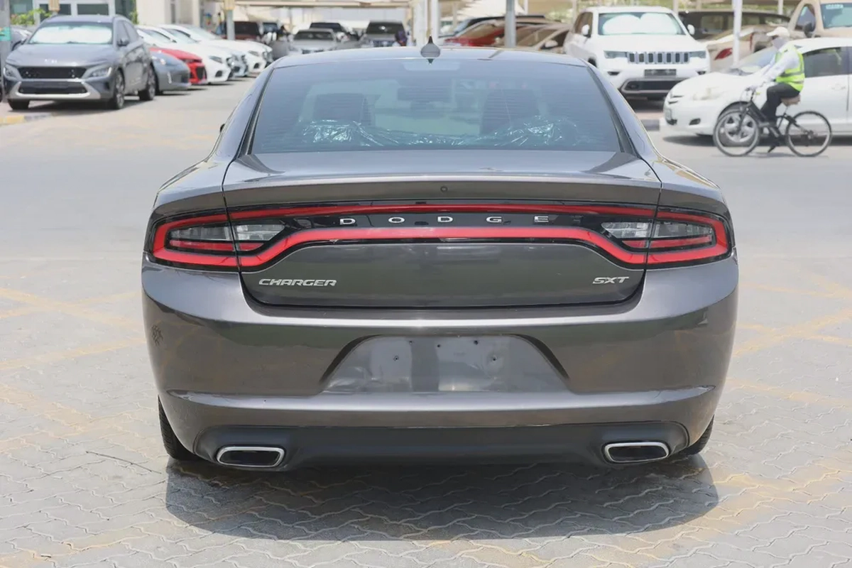 Used Dodge Charger 3.6L SXT Mid Option 2015-5-5
