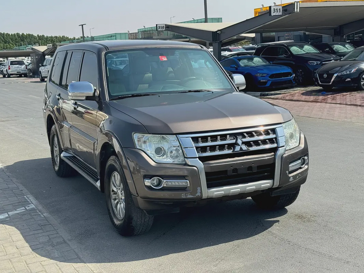 Mitsubshi Pajero 2015 brown color GCC calen car-5-5