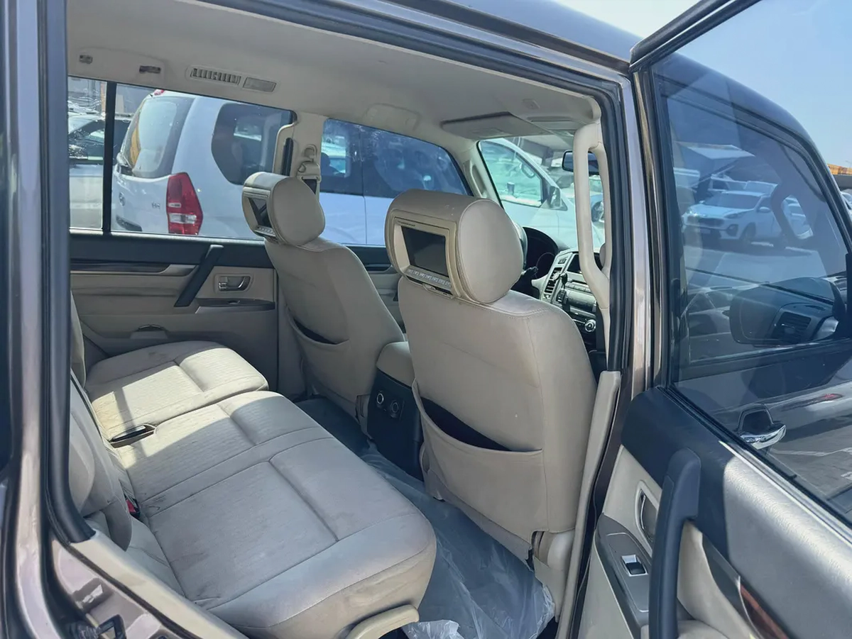 Mitsubshi Pajero 2015 brown color GCC calen car-8-8