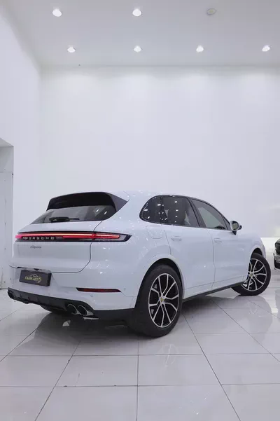 PORSCHE CAYENNE GCC 2024 CARBON PACKAGE + WARRANTY UNTILL 2028-3
