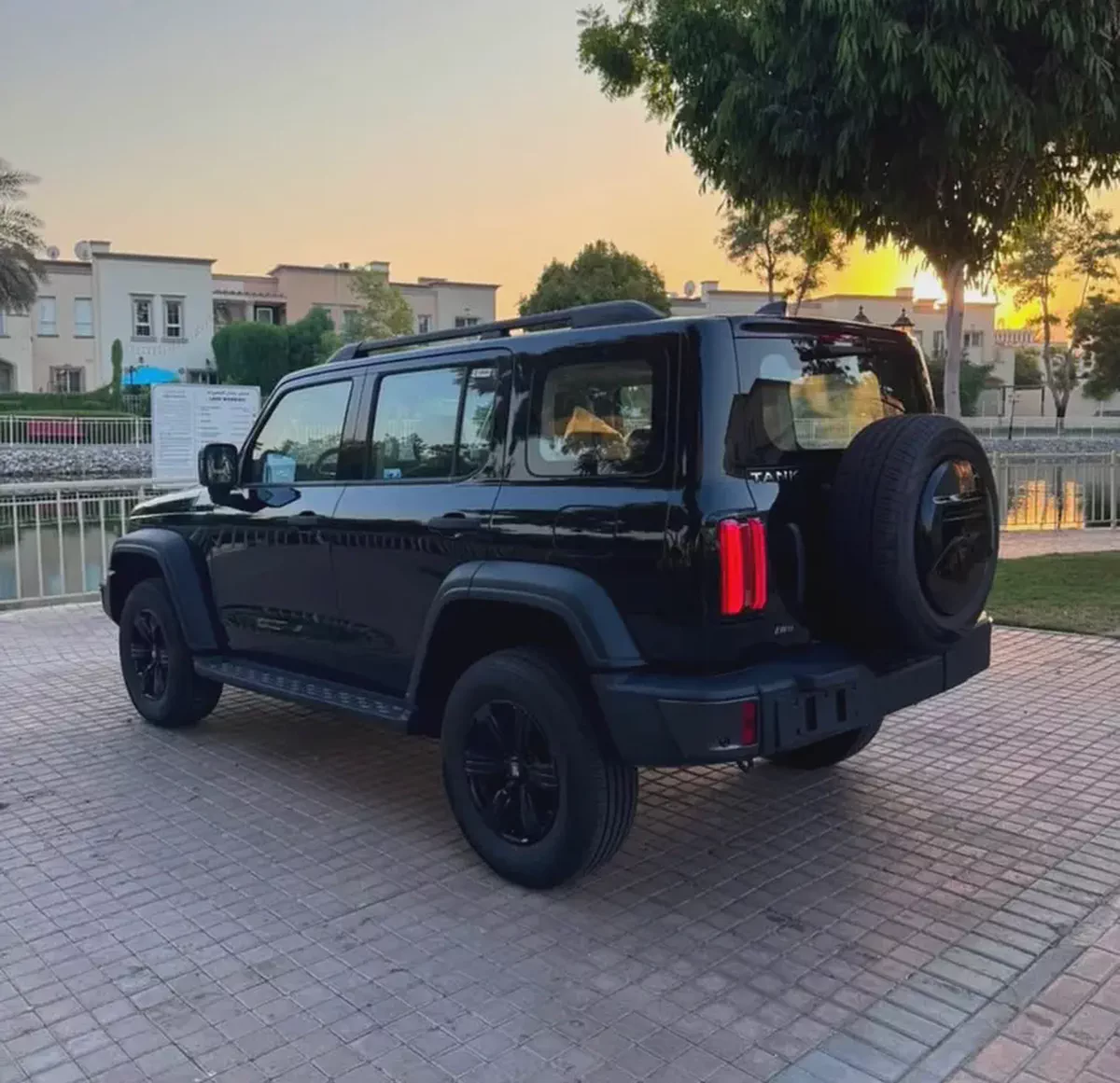 Brand New TANK 300 2026 | Chinese Specs | 4WD Off-Roader-1-1