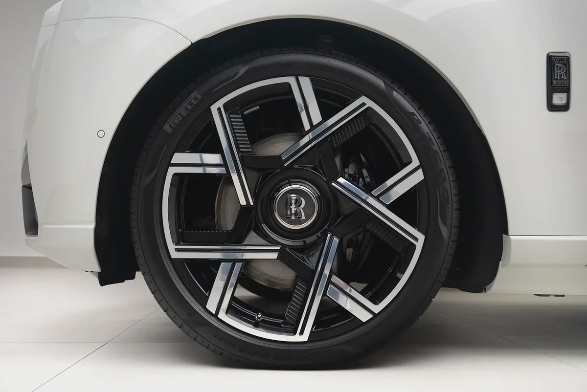 2026 ROLLS ROYCE CULLINAN |BLACK BADGE | GCC | CLOUD DESIGN INTERIOR | FULL OPTION-5-5