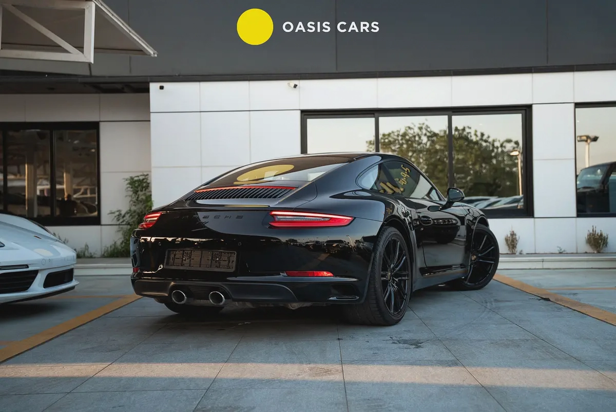 Porsche 911 Carrera Full Service History GCC 3.0L Turbo 6 Cylinders Perfect Condition