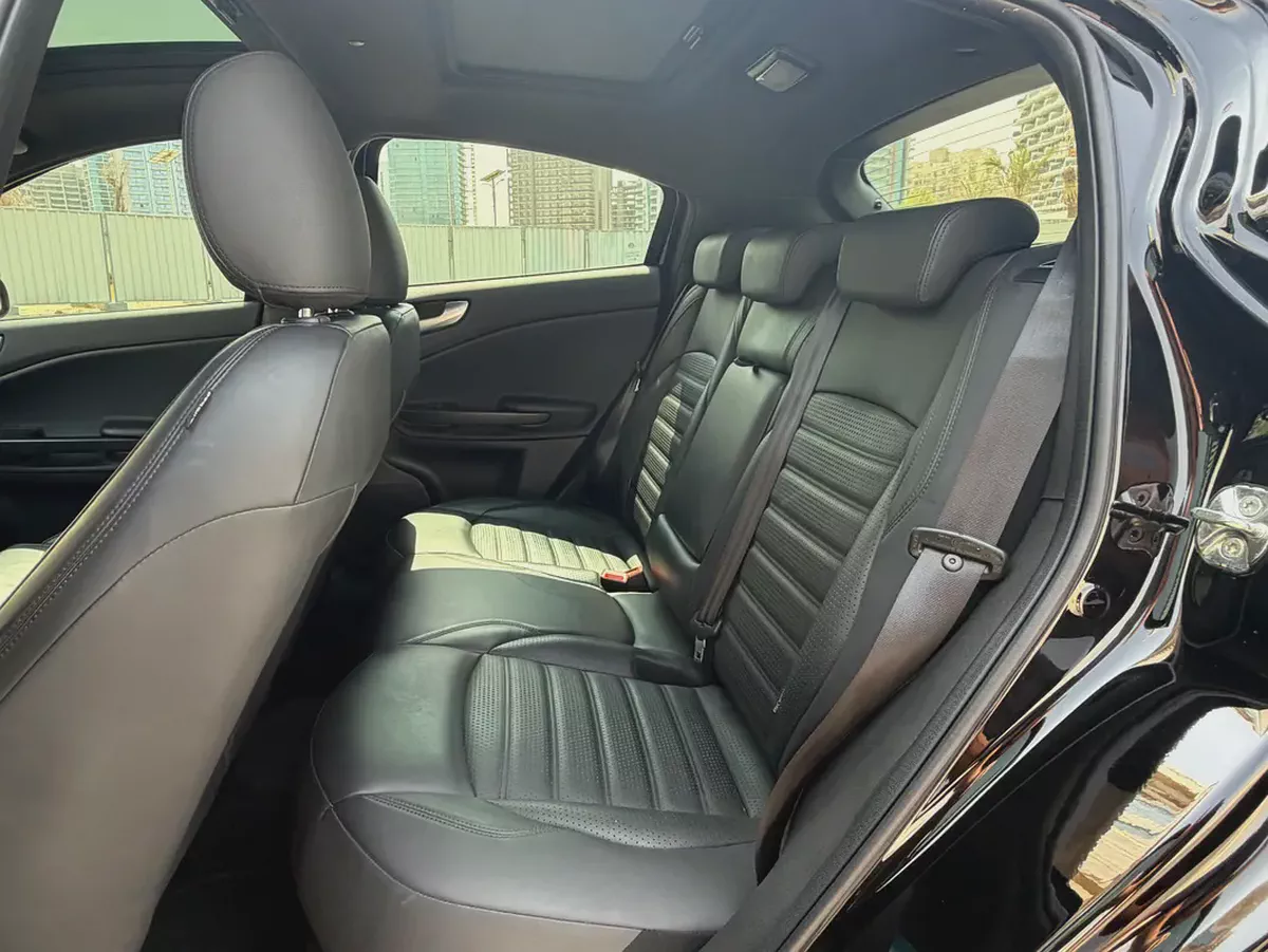 2021 Alfa Romeo Giulietta Veloce | GCC Specs | Pristine Condition-12-12