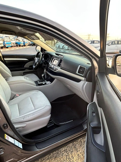 Toyota Highlander HYBRID 2014 Toyota Highlander 3.5L V6 - MidOption+ 7 Seater - Truck Auto - Electric Seat - Rear CAM-11