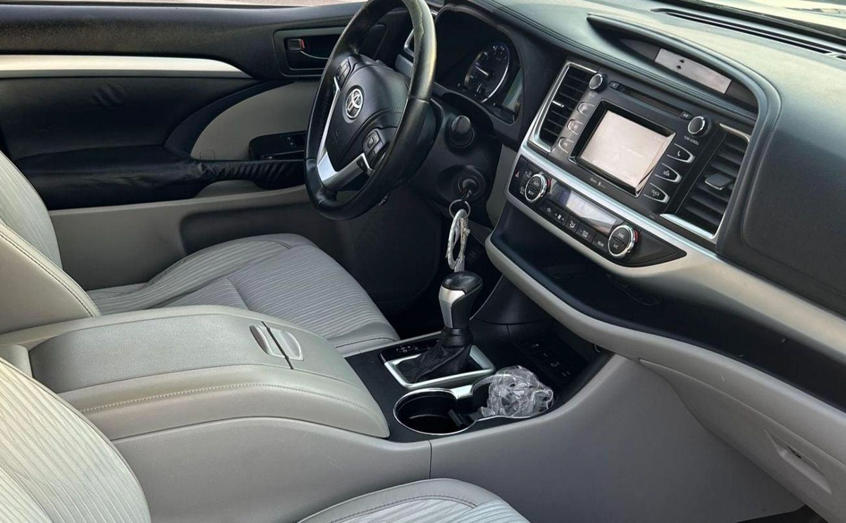 Toyota Highlander HYBRID 2014 Toyota Highlander 3.5L V6 - MidOption+ 7 Seater - Truck Auto - Electric Seat - Rear CAM-10-0