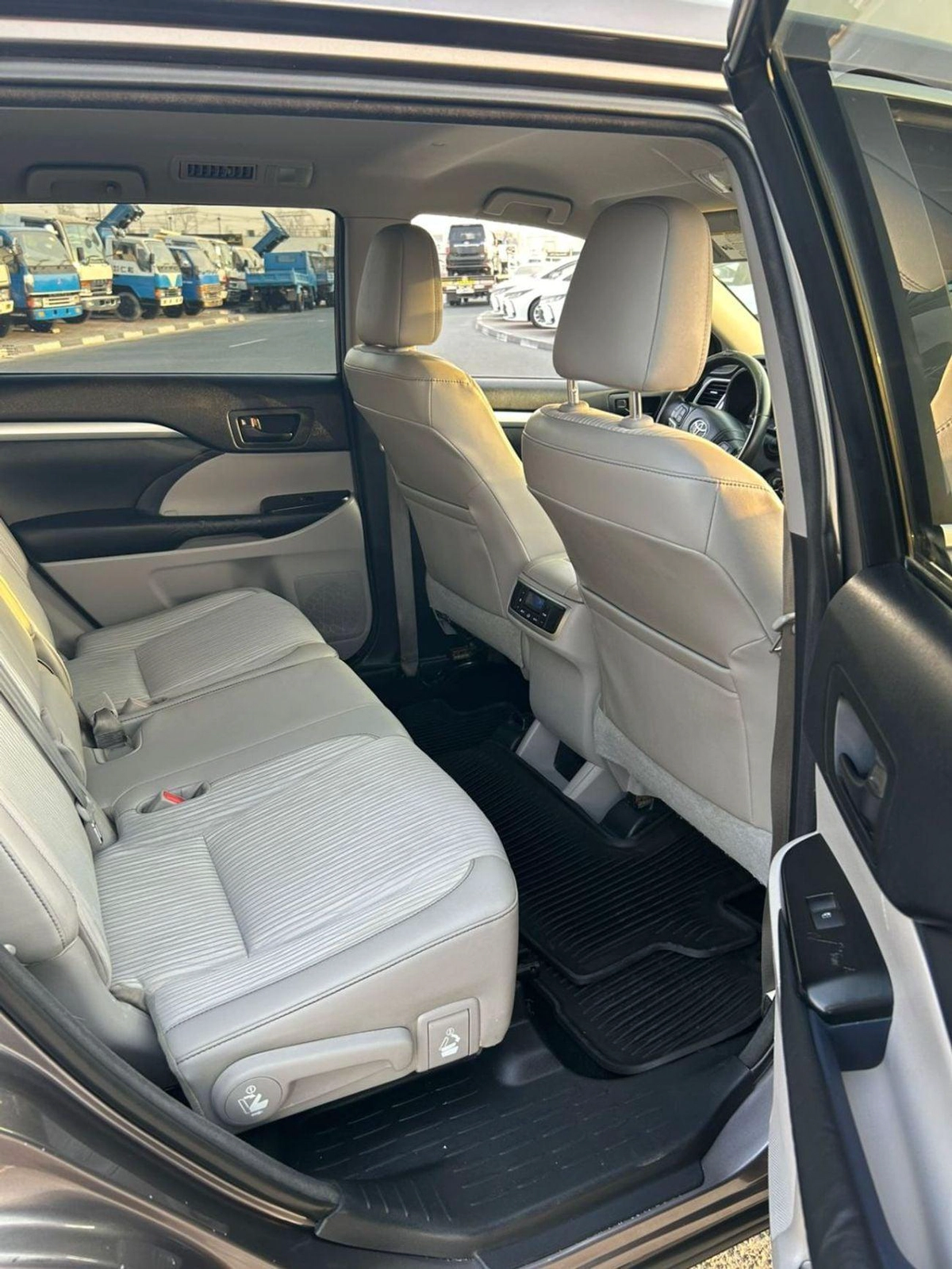 Toyota Highlander HYBRID 2014 Toyota Highlander 3.5L V6 - MidOption+ 7 Seater - Truck Auto - Electric Seat - Rear CAM-14-0