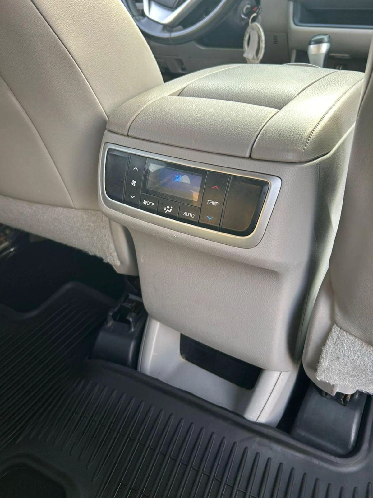 Toyota Highlander HYBRID 2014 Toyota Highlander 3.5L V6 - MidOption+ 7 Seater - Truck Auto - Electric Seat - Rear CAM-15-0