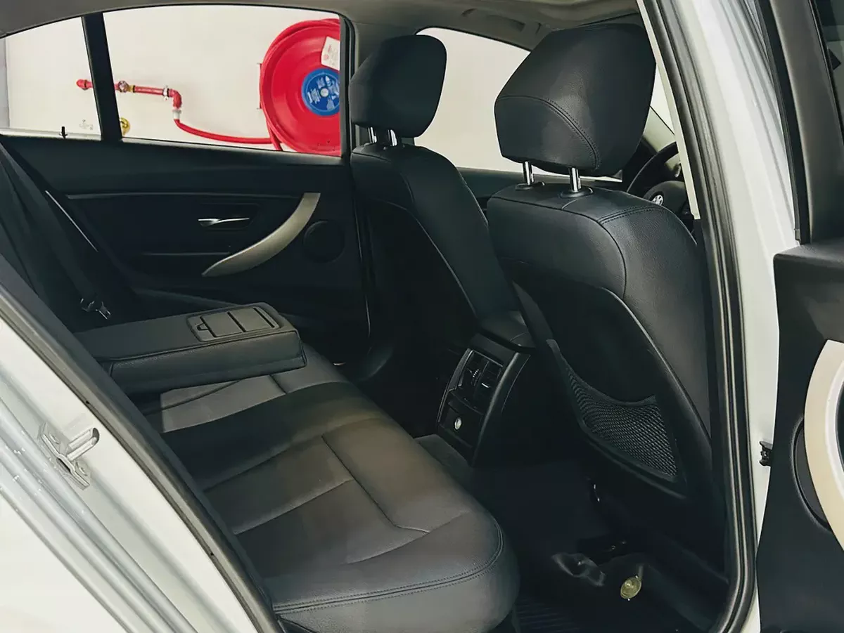 BMW 320i XDRIVE 2018 WITH ONE YEAR WARRANTY-10-10