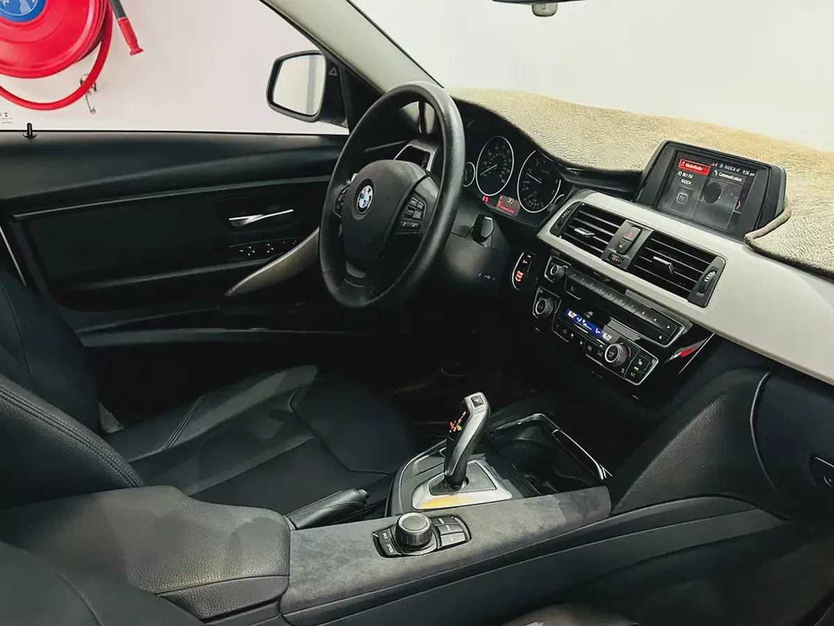 BMW 320i XDRIVE 2018 WITH ONE YEAR WARRANTY-14-14