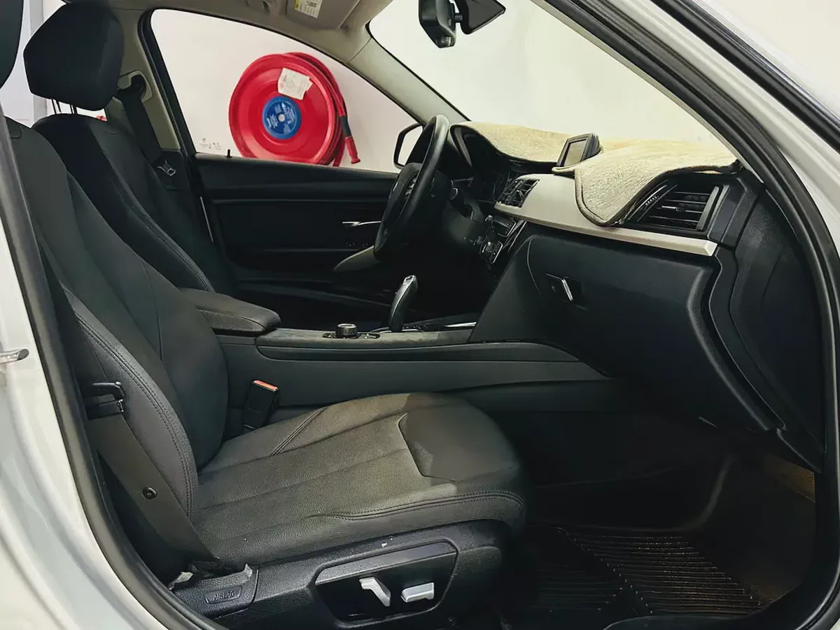 BMW 320i XDRIVE 2018 WITH ONE YEAR WARRANTY-15-15