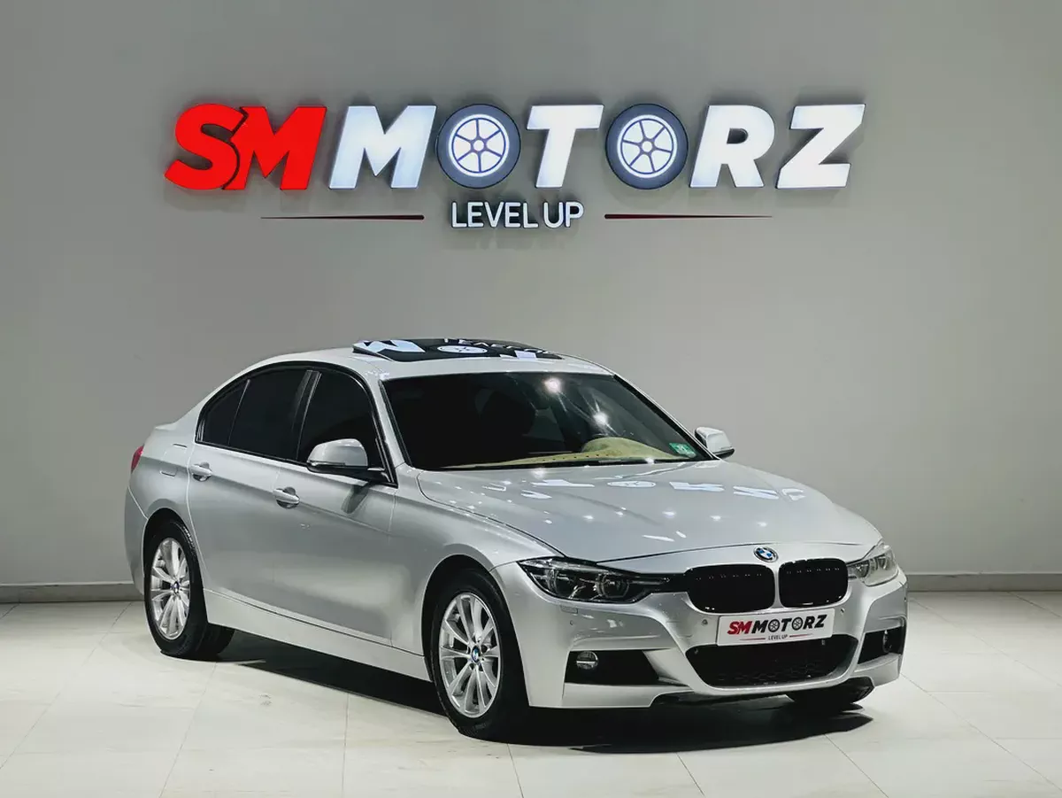 BMW 320i XDRIVE 2018 WITH ONE YEAR WARRANTY