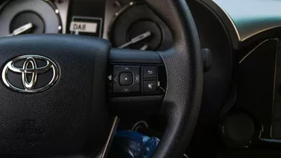 Toyota Hilux SGLX HILUX GLX 2.7L AT PETROL 2024-15