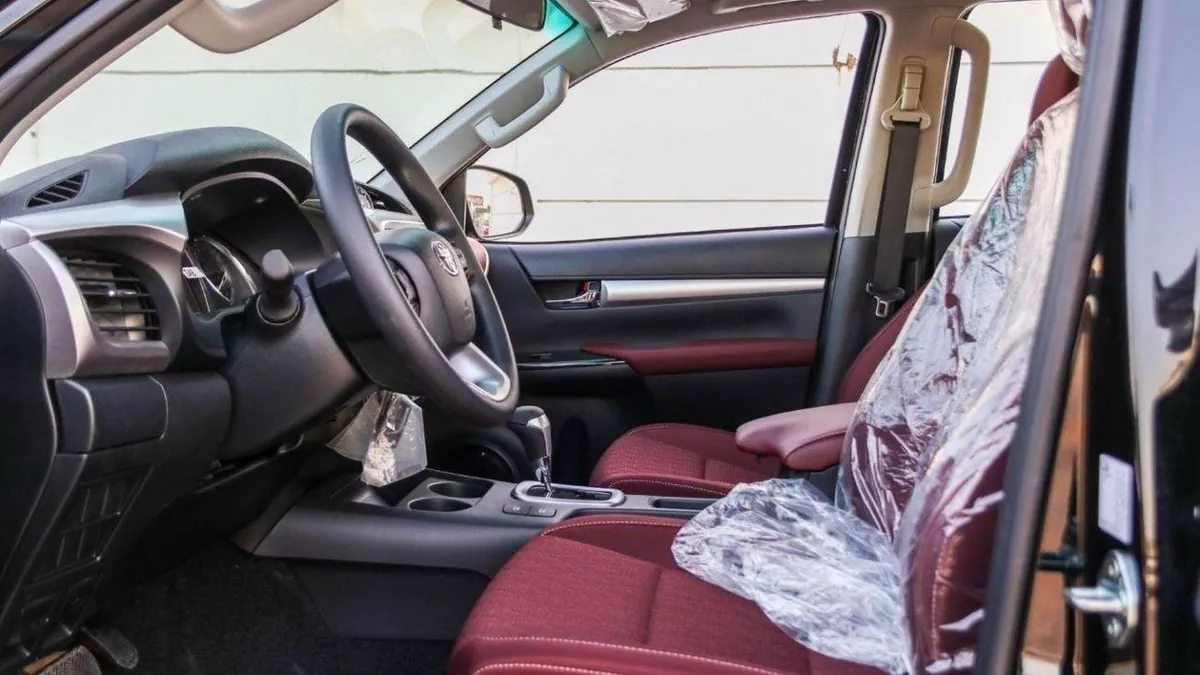 Toyota Hilux SGLX HILUX GLX 2.7L AT PETROL 2024-11-0