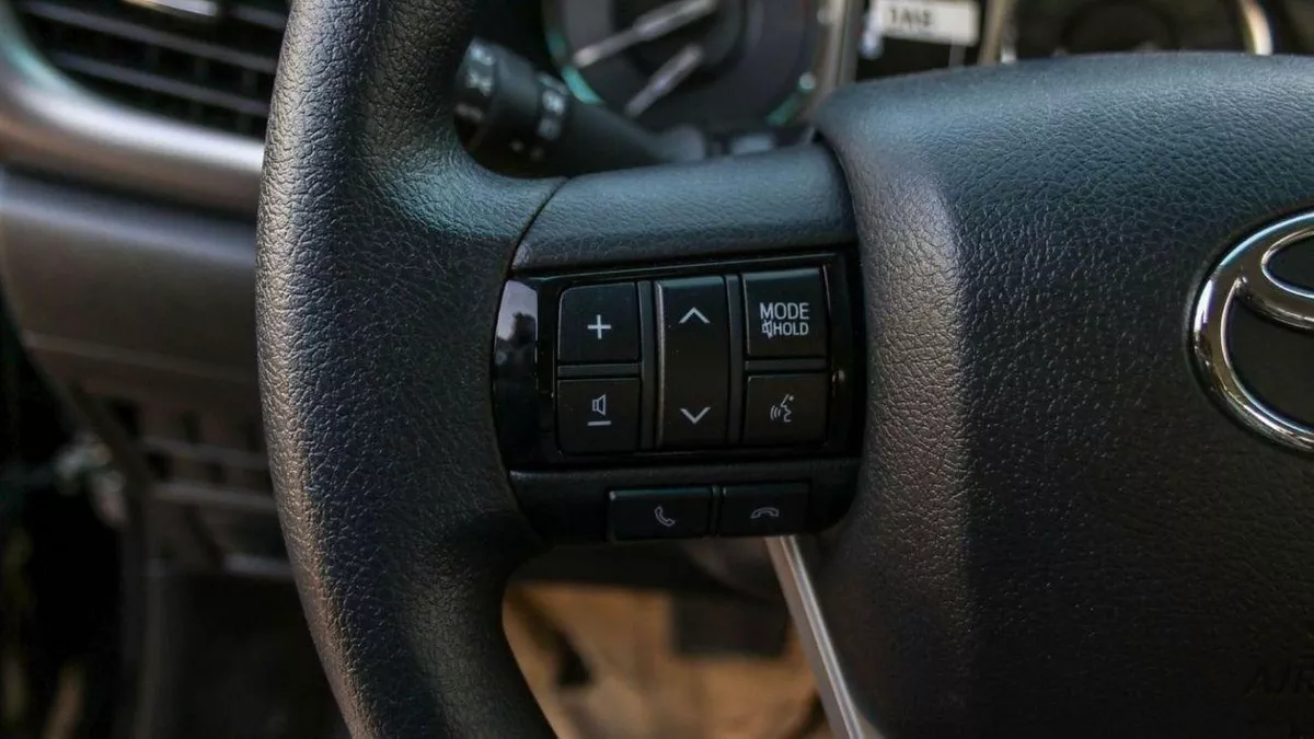 Toyota Hilux SGLX HILUX GLX 2.7L AT PETROL 2024-14-0