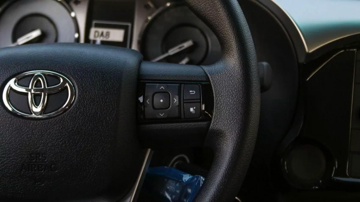 Toyota Hilux SGLX HILUX GLX 2.7L AT PETROL 2024-15-0