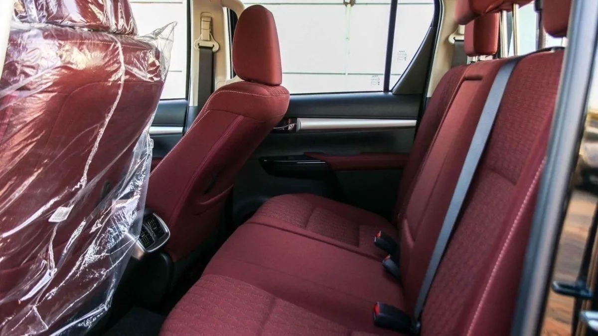 Toyota Hilux SGLX HILUX GLX 2.7L AT PETROL 2024-16-0