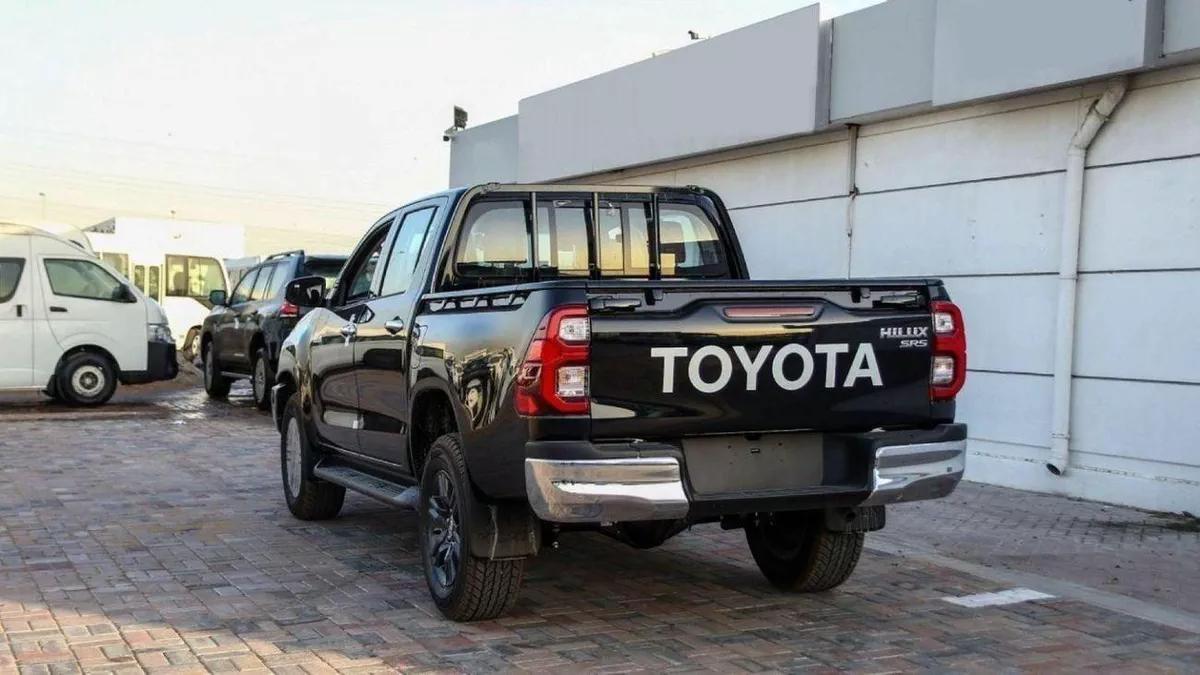 Toyota Hilux SGLX HILUX GLX 2.7L AT PETROL 2024-6-0