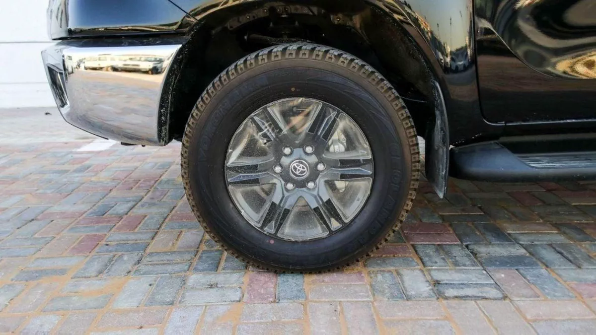 Toyota Hilux SGLX HILUX GLX 2.7L AT PETROL 2024-7-0