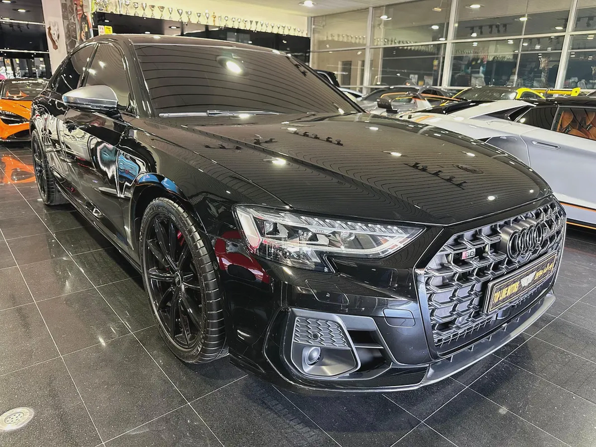 AUDI S8, GCC, UNDER WARRANTY-1-1