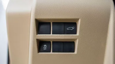 Toyota Land Cruiser VXR LC300 VXR 3.3D AT MY2025 – WHITE-13