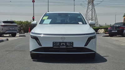 Nissan N6 180 Max (White Black)-2