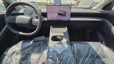 Nissan N6 180 Max (White Black)-10