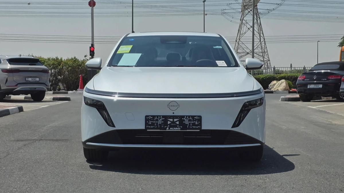 Nissan N6 180 Max (White Black)-2-2
