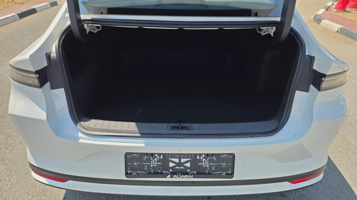 Nissan N6 180 Max (White Black)-8-8
