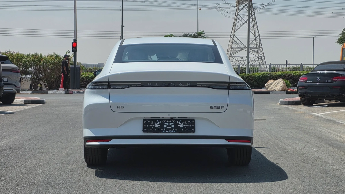 Nissan N6 180 Max (White Black)-9-9
