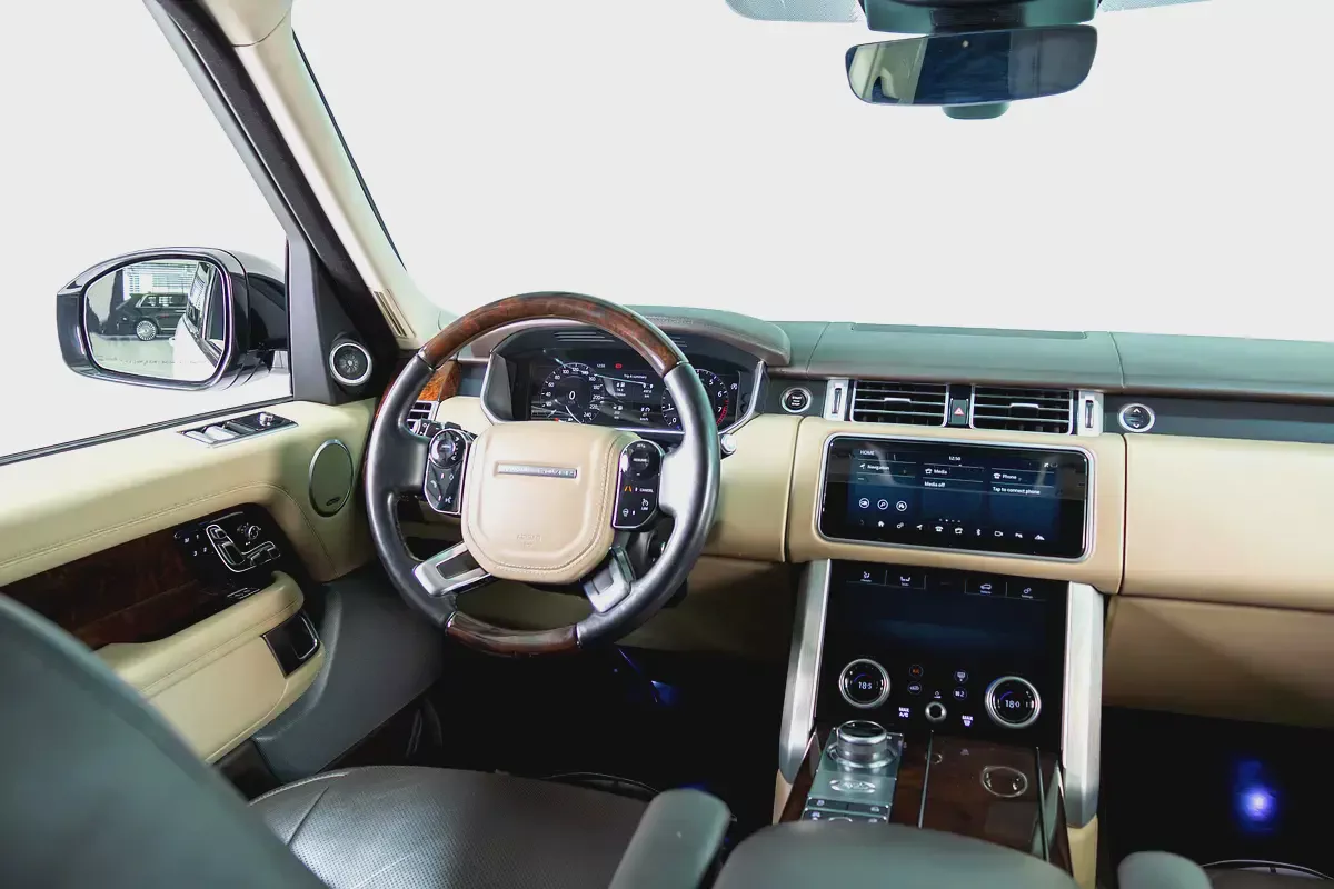 Range Rover Vogue Long Wheel Base-GCC-SVO Kit-Full Service History Available-Under Warranty-18-18