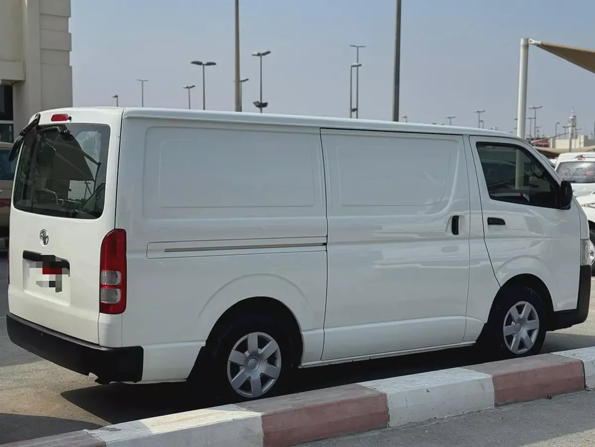 Toyota Hiace Commuter 2018 GCC Specs-2-2