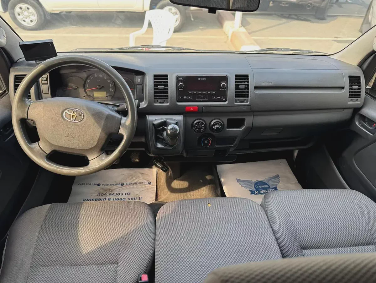 Toyota Hiace Commuter 2018 GCC Specs-3-3