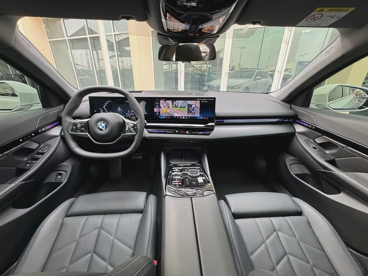 BMW 520i M kit 2024 fully loaded under warrant 2 years from Pitstop AGMC-14-14