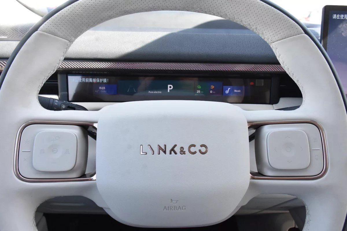LYNK & CO 900 EMP 2025 | BLACK-19-19