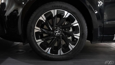Mercedes Benz V300 AVANTGARDE VIP BUSINESS VAN –  FULL LUXURY OPTION | BRAND NEW | GCC | 2025-21