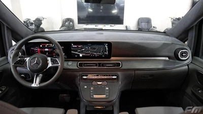 Mercedes Benz V300 AVANTGARDE VIP BUSINESS VAN –  FULL LUXURY OPTION | BRAND NEW | GCC | 2025-4