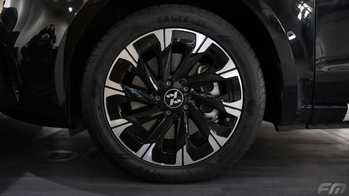Mercedes Benz V300 AVANTGARDE VIP BUSINESS VAN –  FULL LUXURY OPTION | BRAND NEW | GCC | 2025