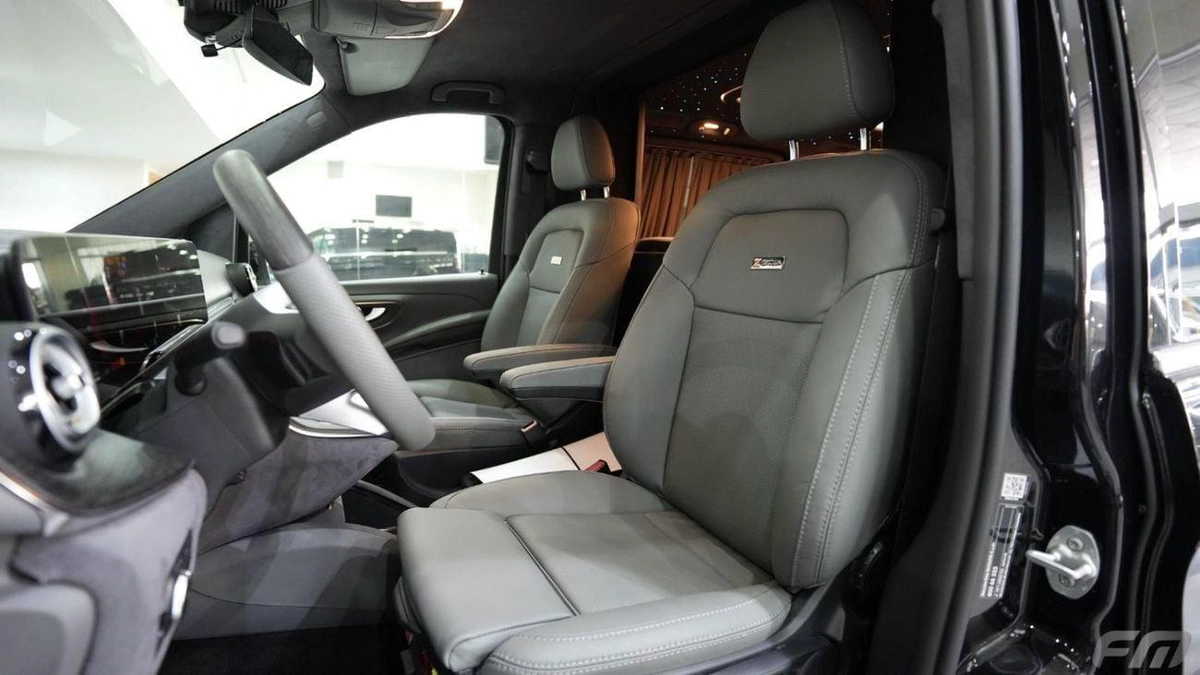Mercedes Benz V300 AVANTGARDE VIP BUSINESS VAN –  FULL LUXURY OPTION | BRAND NEW | GCC | 2025