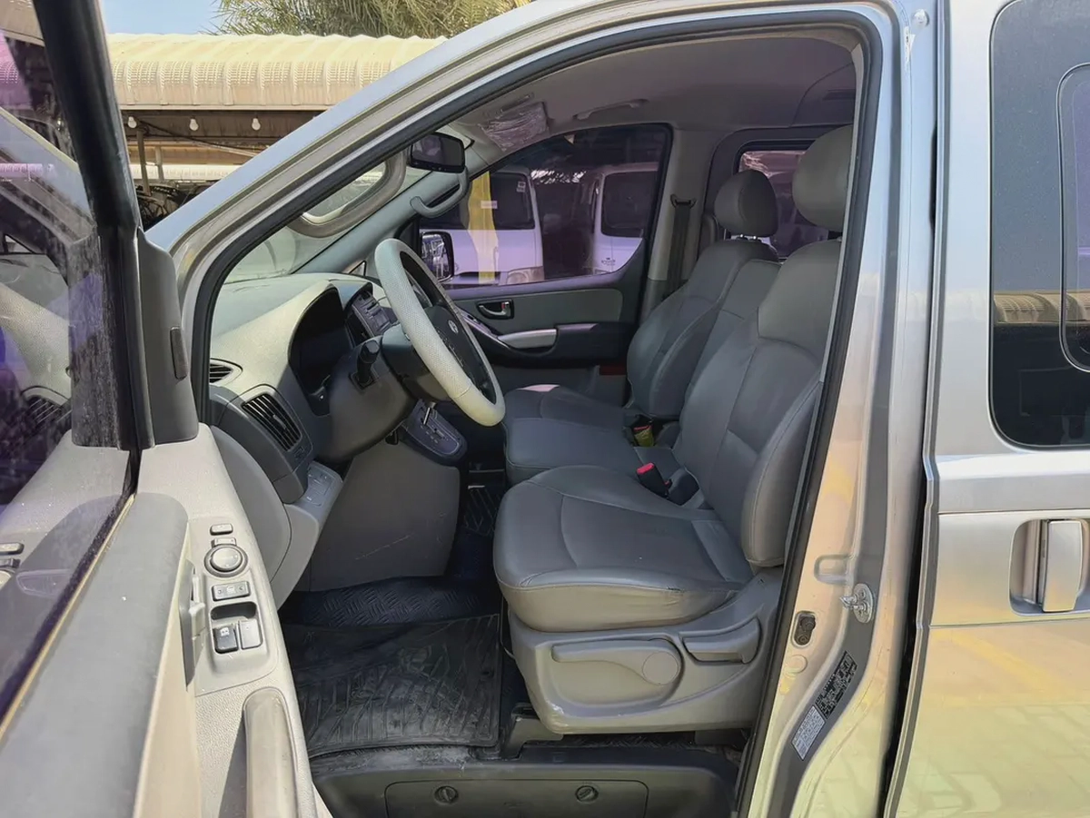 Hyundai Grand Starex GLS 2013 - Korean Specs - Well Maintained-4-4