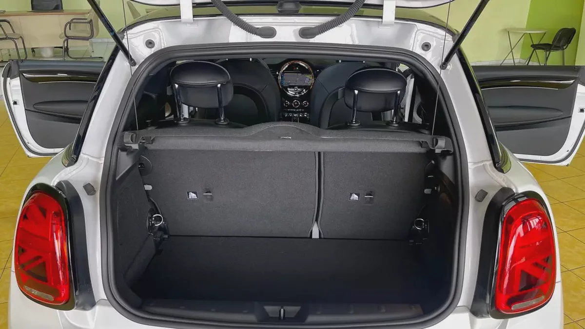 Mini Cooper S Gcc Specs Full Option 100% Original Paint Single Owner Under Warranty Well Maintained-18-18