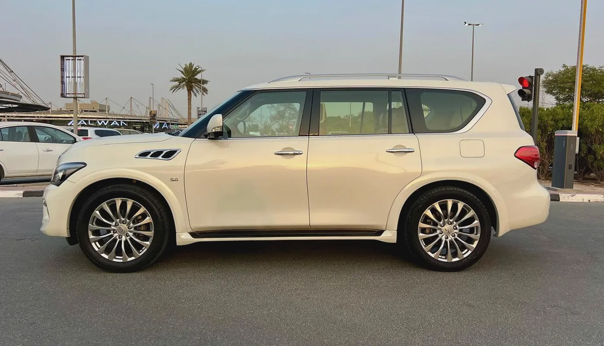 Pristine Infiniti QX80 Luxury 2016 | GCC Specs | Full Service History-3-3